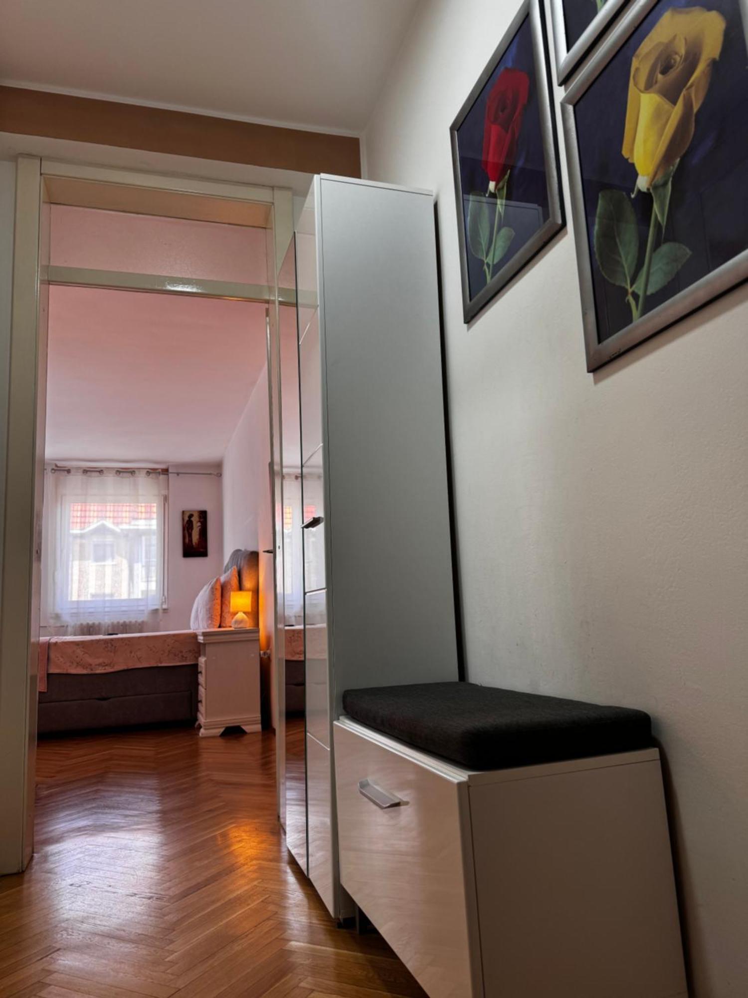 Post Apartmani - Sajam Novi Sad Esterno foto
